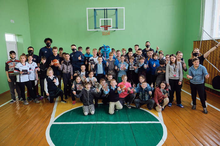 «Цмокі» і Parimatch Foundation наведалі дзяцей з Рудзенскай дапаможнай школы-інтэрната