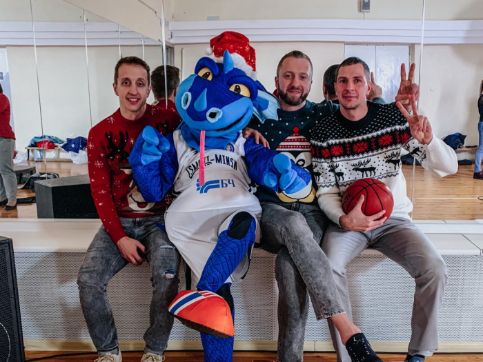 З Новым Годам і Калядамі!