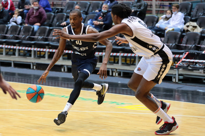 "Цмокi-Мiнск" в Единой лиге ВТБ потерпели поражение в Саратове