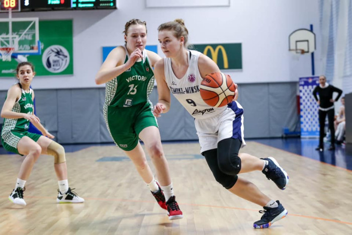 Без прыпынкаў