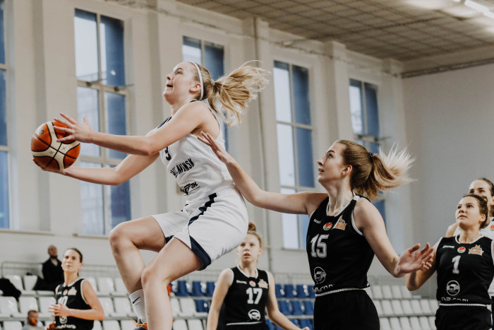 Чарговая сотня дзяўчын