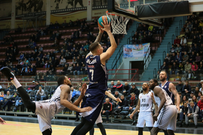 Саступаем абноўленаму Саратаву