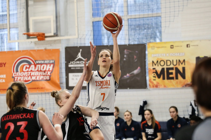 Дзяўчыны пачынаюць плэй-оф з разгромнай перамогі