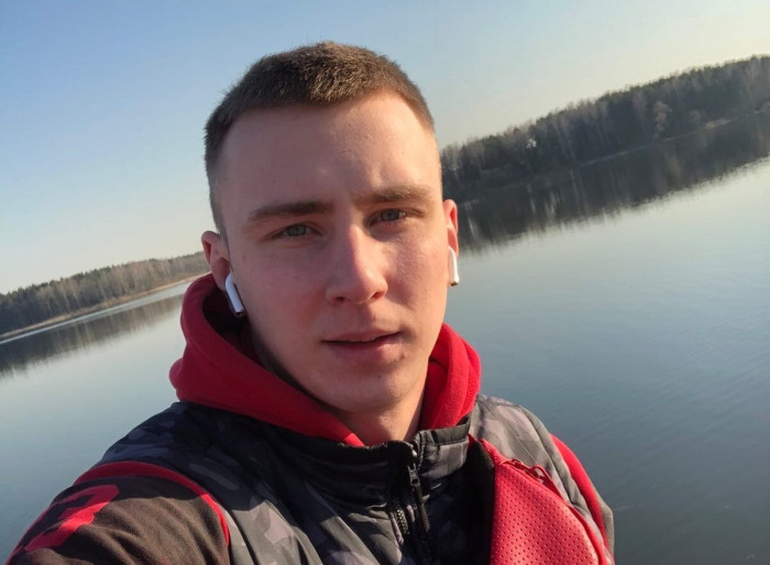 Ездил на мотоцикле на родину Михаила Круга. Кто главный по музыке в «Цмоках» и что слушают баскетболисты