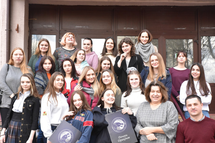 Жаночая каманда сустрэлася з заўзятарамі