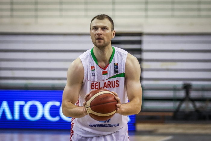 Арцём Парахоўскі далучыўся да «Цмокаў»