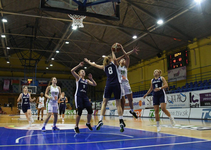 Дзяўчыны працягваюць перамагаць