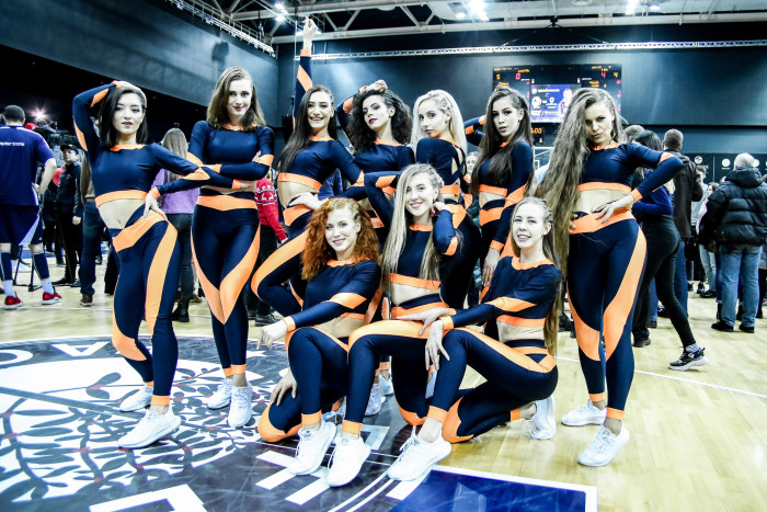 Самыя таленавітыя танцоркі Мінска зазірнулі на Уральскую