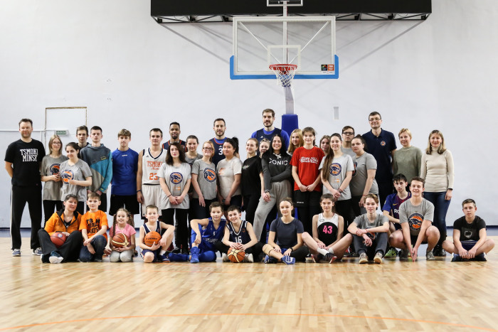 «Цмокі» сустрэліся з заўзятарамі