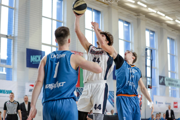 В борьбе за третье место побеждает “Челябинская область”