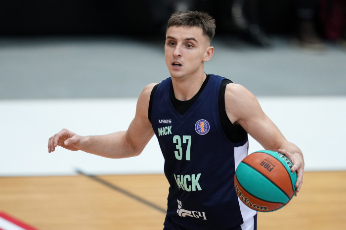 В поединке с ЦСКА уступили хозяевам площадки