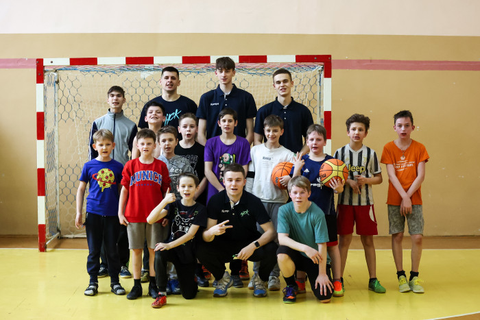 Баскетболисты “МИНСКА” посетили Детский дом №5