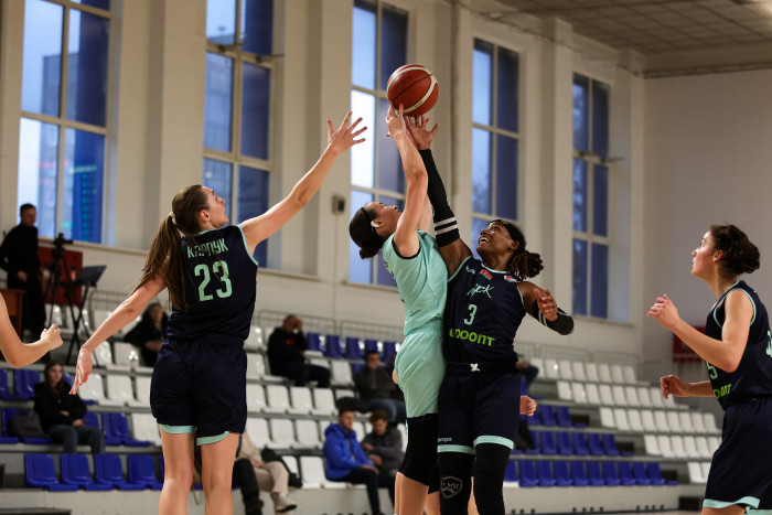 Встреча двух команд клуба