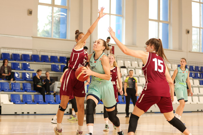 Уверенная победа женской команды на старте сезона!