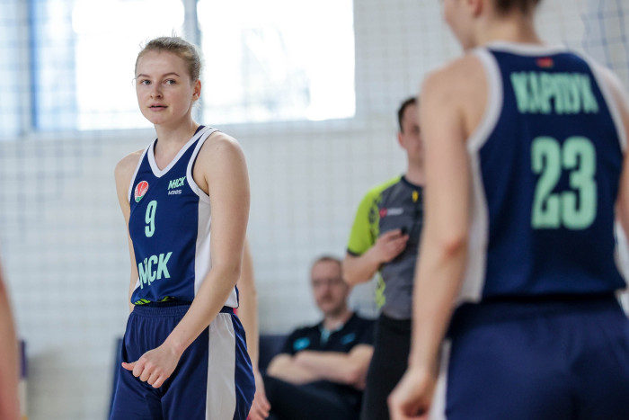 Женская команда готовится к старту чемпионата