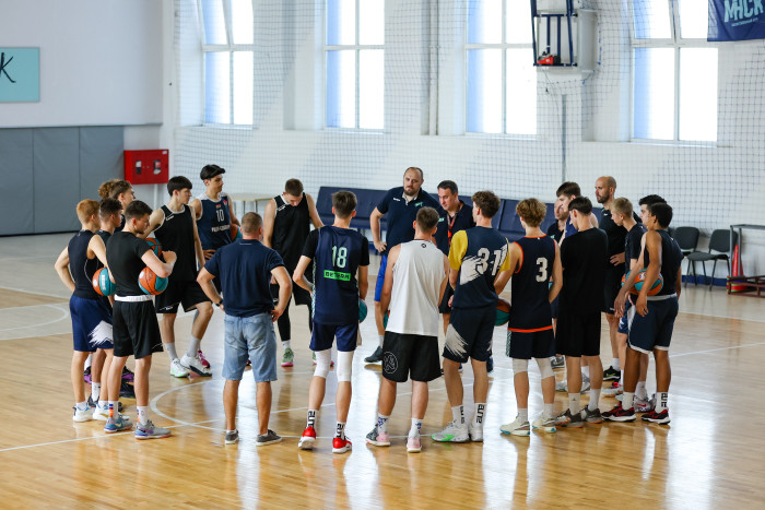 Подготовка к сезону проходит у мужской молодёжной команды