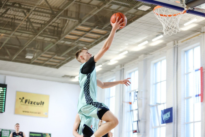 Итоги первых встреч международного турнира