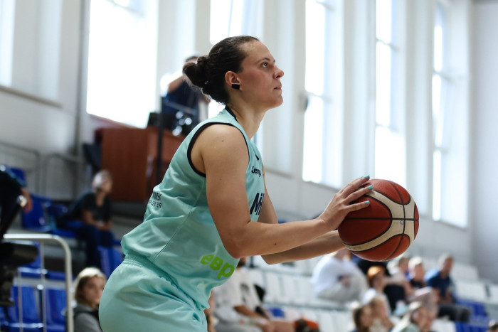 Победа женской команды над "Олимпией"