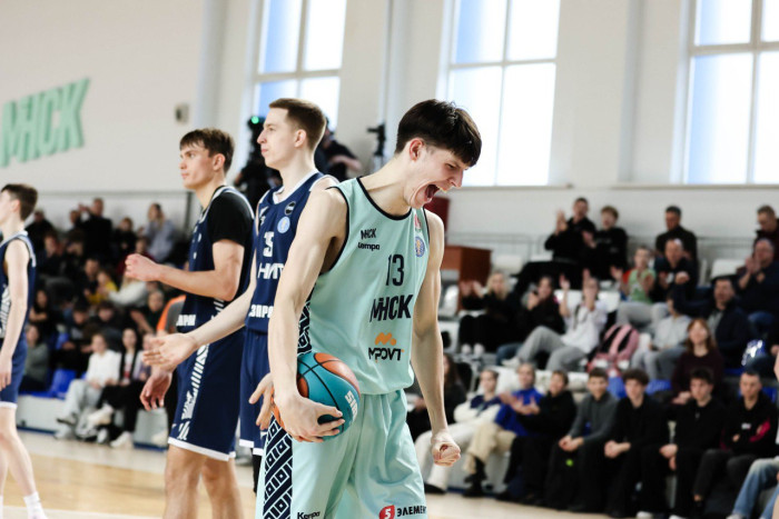 Уступили с минимальной разницей44