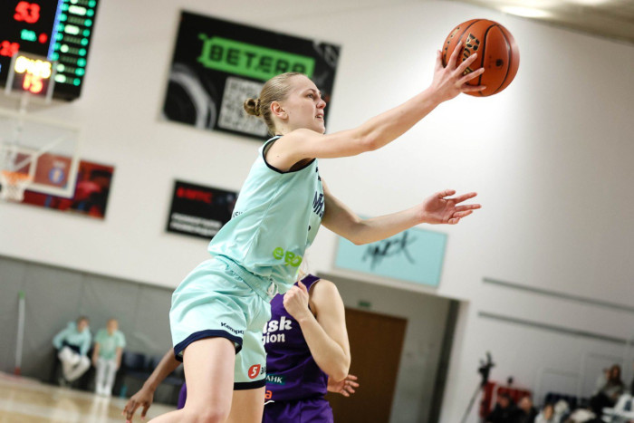 Чуть-чуть отстаем