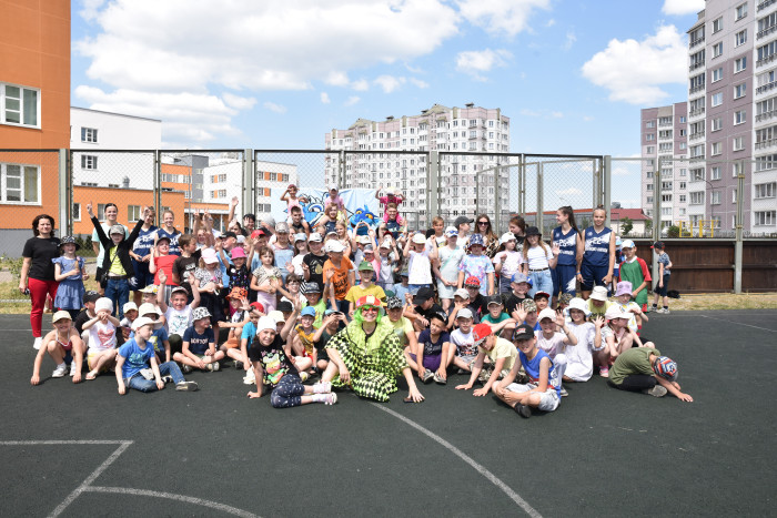 Знакомим детей с баскетболом!