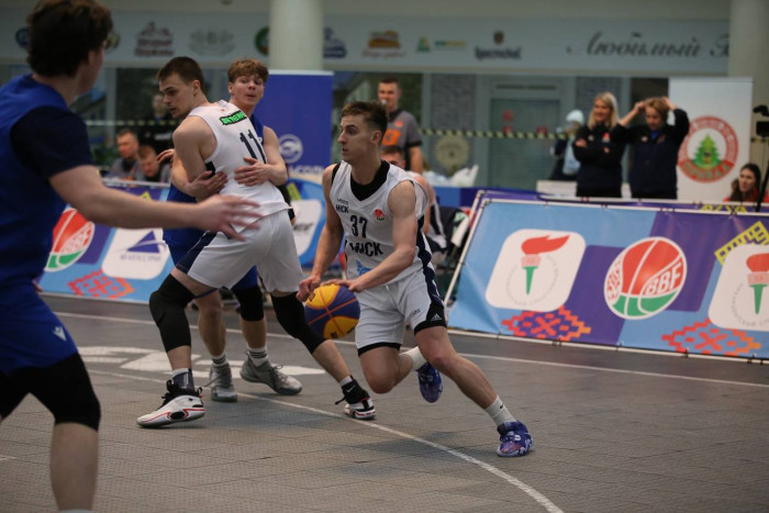 Итоги первого соревновательного дня Palova-Snowball 2023